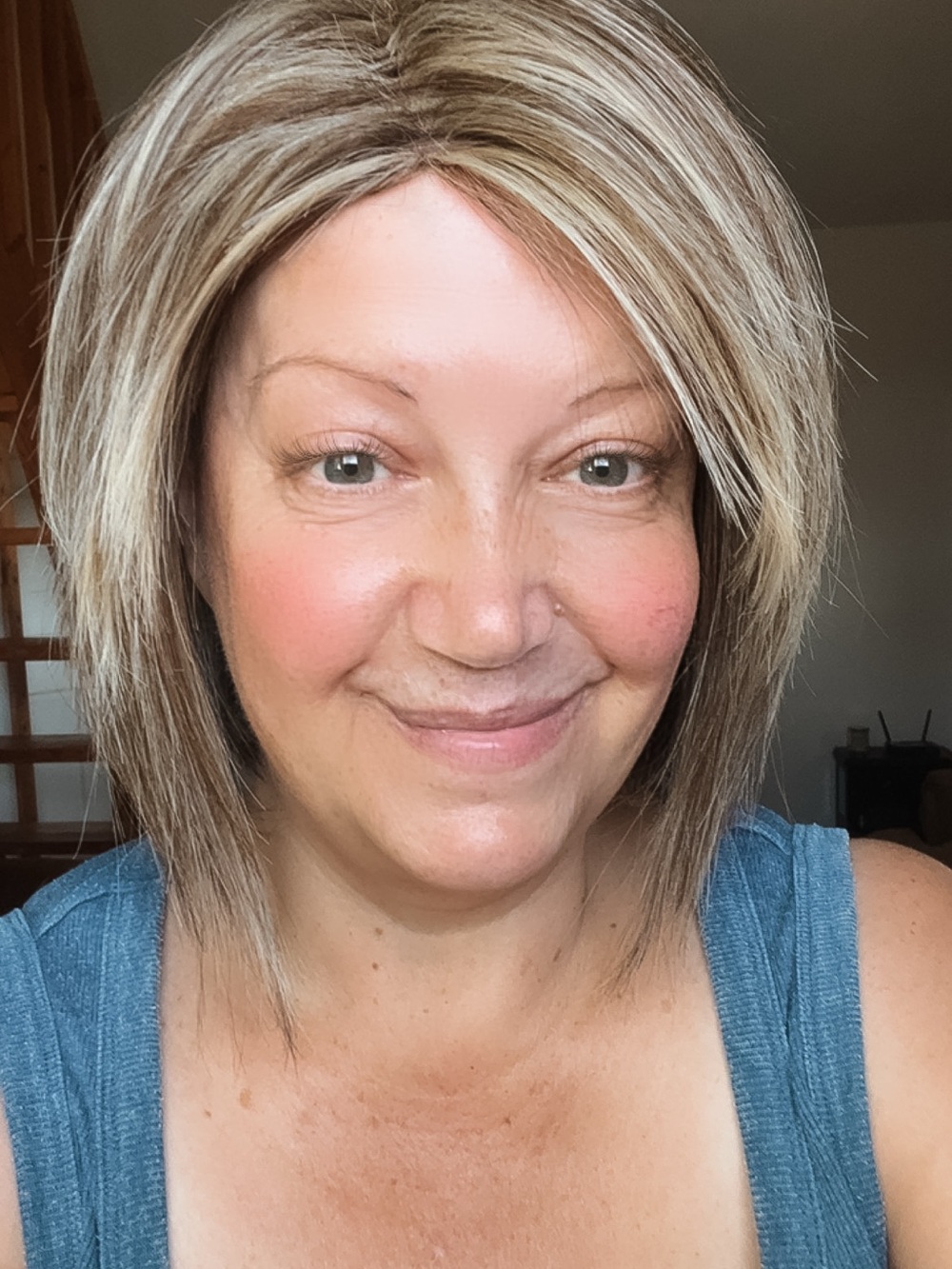 Flirty Fringe Bob Wig -by Hairdo. Glazed Mocha color w/ blonde highlights. - Picture 7 of 10